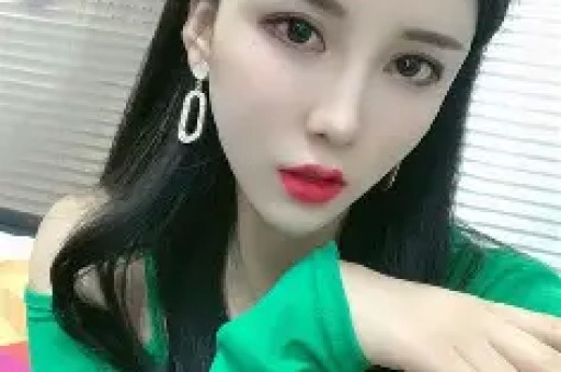 黄一鸣现状曝光！7月14日深夜黄一鸣男友直播坦言被封号后情绪长期低落生活日益拮据