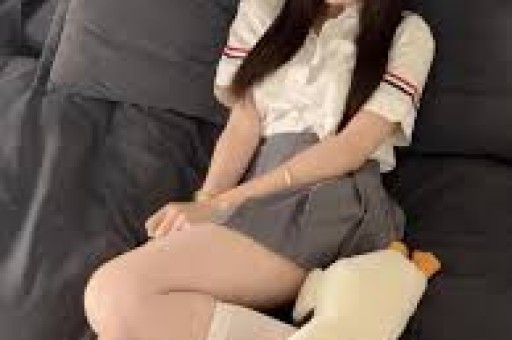 泰国43岁男教师与14岁女学生暧昧聊天记录曝光 警方将发逮捕令